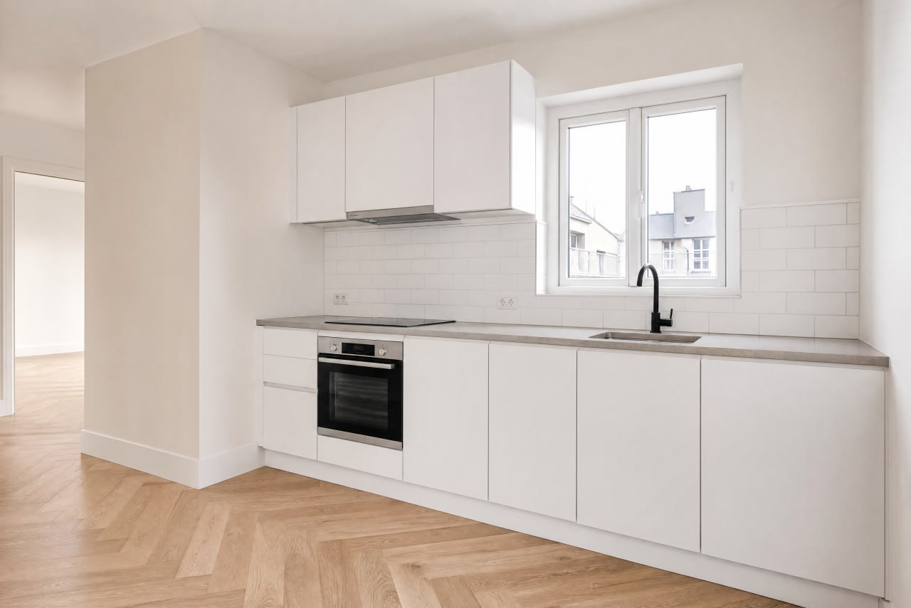 Modernisierte Küche mit Fischgrätparkett